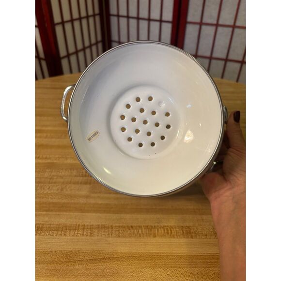 Pfaltzgraff Christmas Heritage Holly Berry Enamel and Metal Colander 8 3/4" - Picture 6 of 7